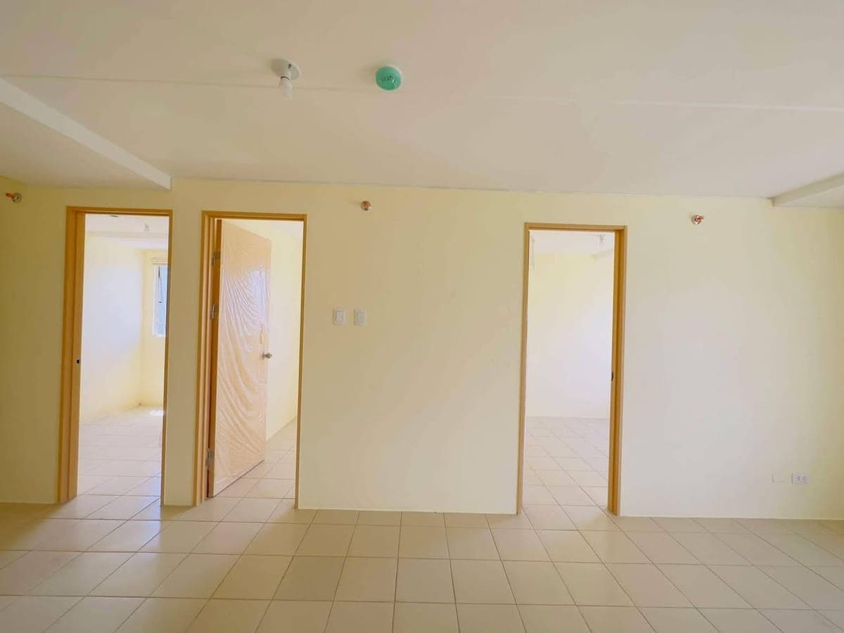 FOR RENT 3 BEDROOM BARE UNIT - photo 1