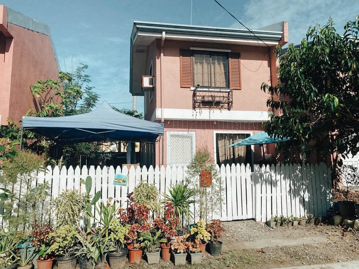 2–STOREY FURNISHED HOUSE WITH AIRCON FOR RENT AT LESSANDRA SUBD. JIBAO-AN, PAVIA - photo 1