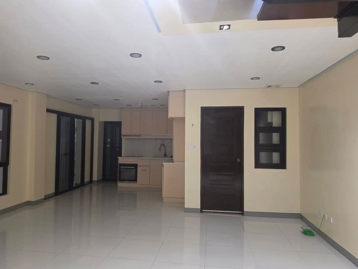 🏡 For Rent: Spacious Home in Greenwoods Executive Village - photo 1