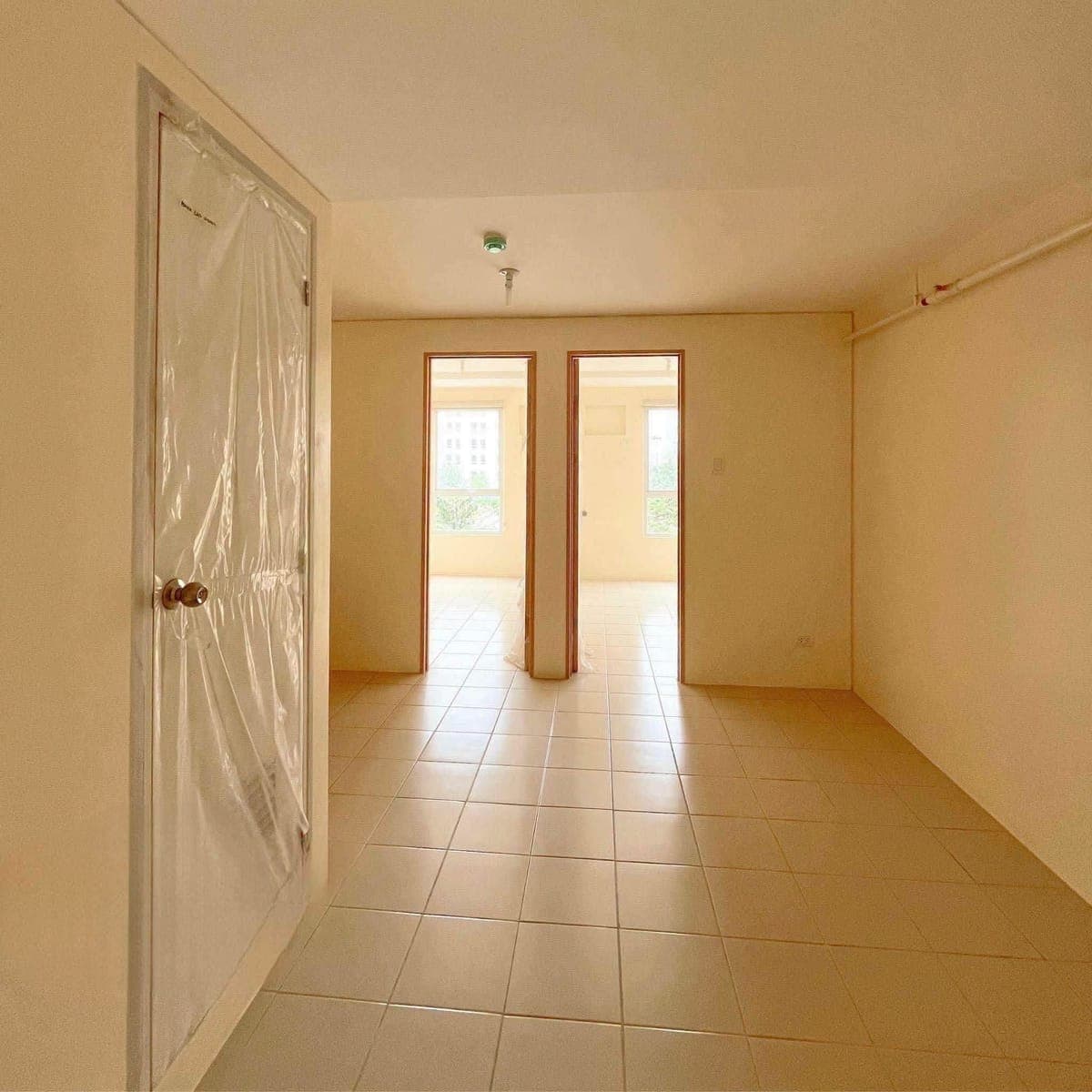 2 bedroom with 1 ac unit for rent - photo 1