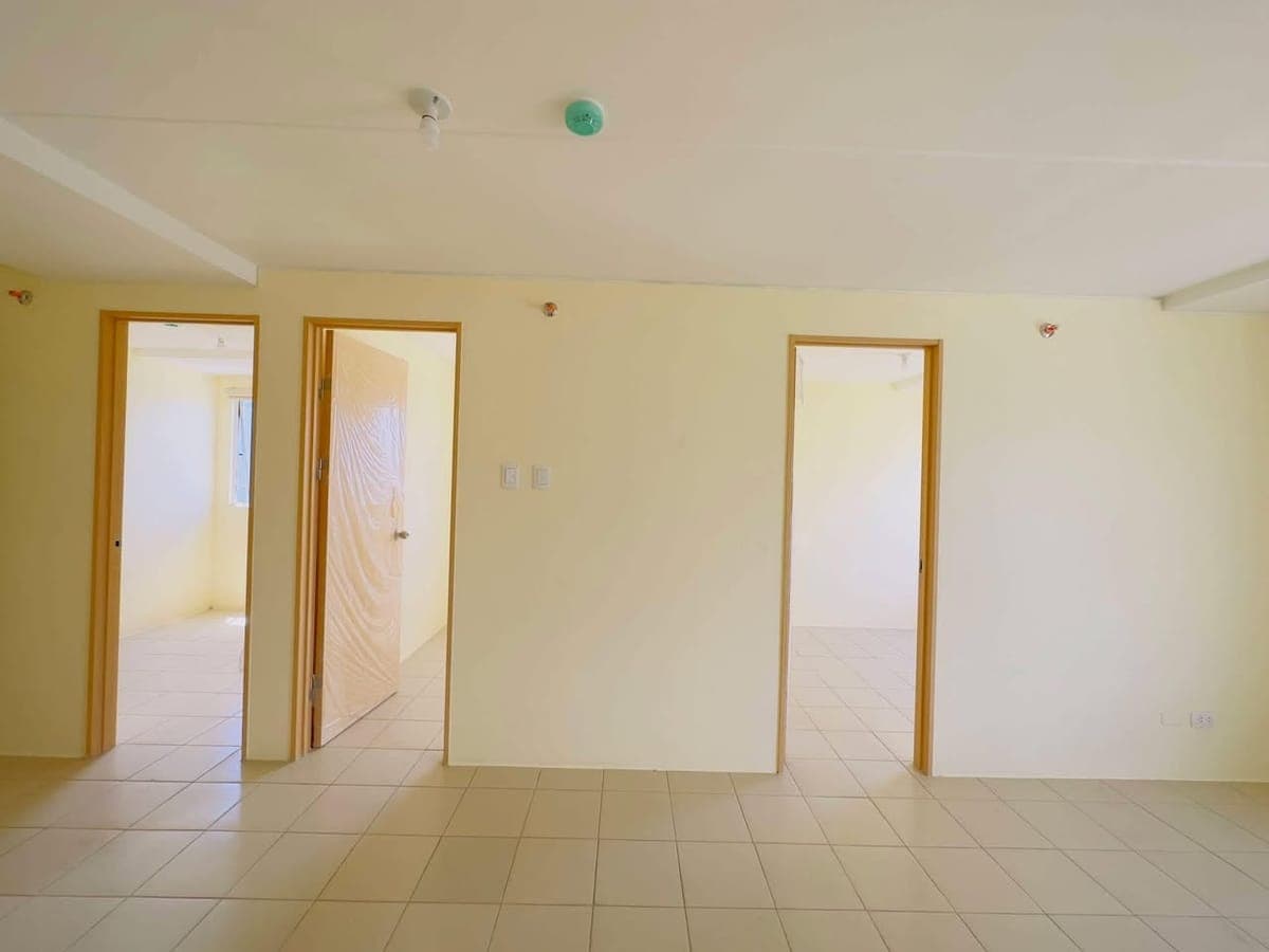 CONDO FOR RENT BARE UNIT (3BEDROOM) - photo 1
