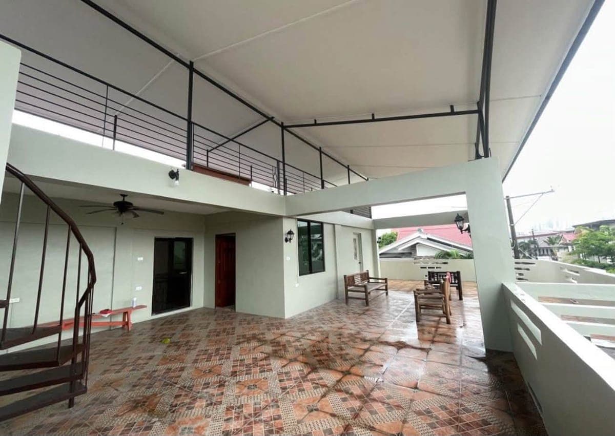 5 Bedroom Corner Residential House in Pasig for Lease Rent - photo 1