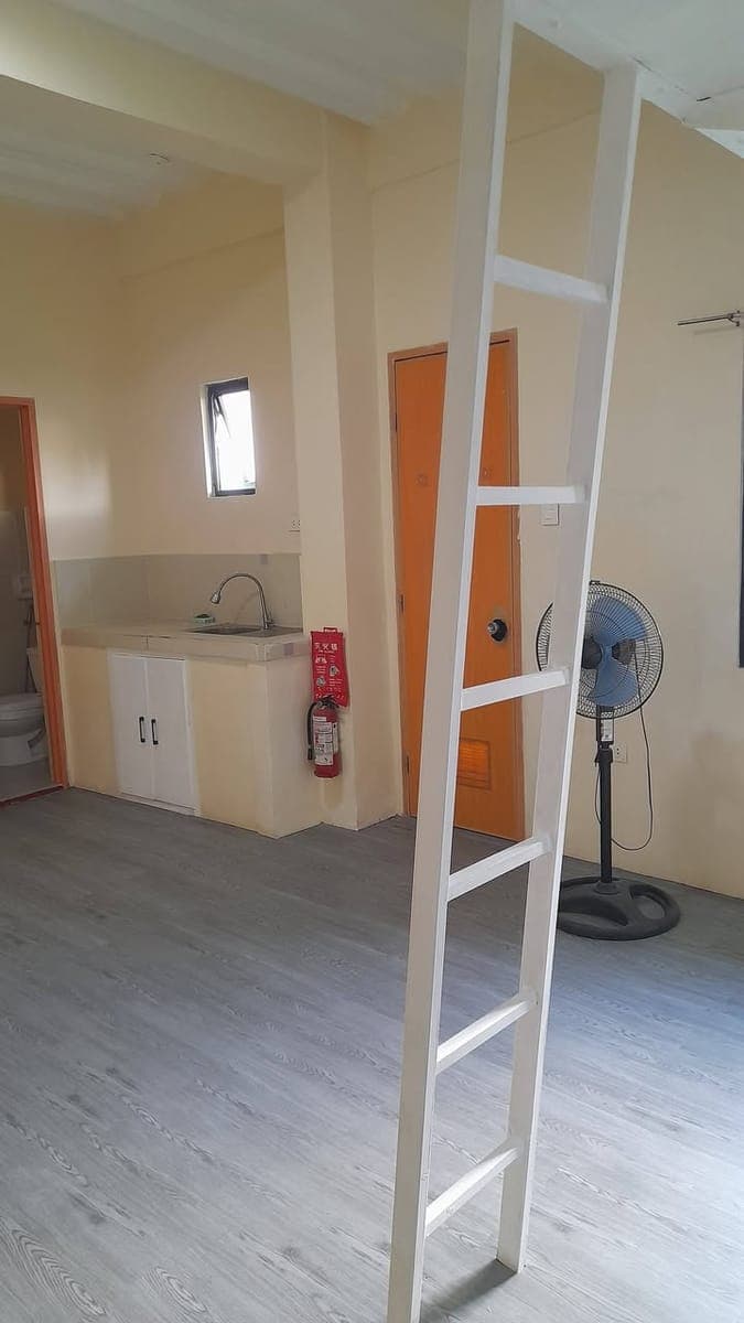 PLEASE READ BEFORE ASKING HOW MUCH !!! FOR RENT Studio Type Unit 36 Square Meter Floor Area ( READY... - photo 1
