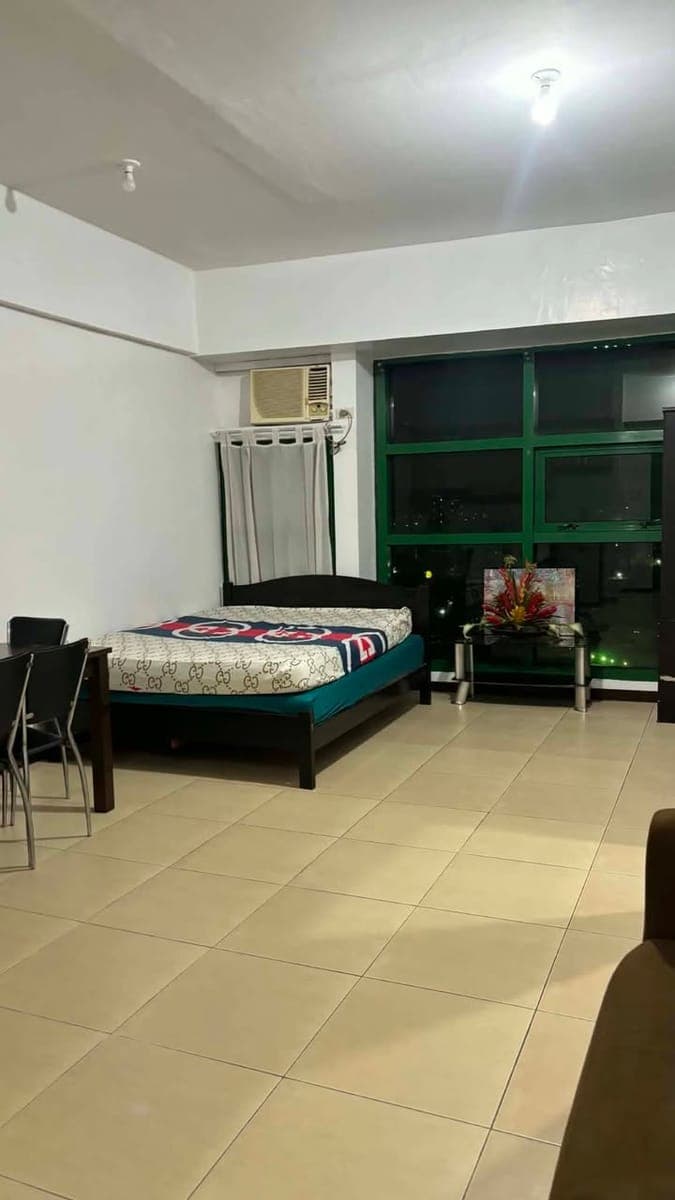 Condo FOR RENT in QC with Outer VIEW - photo 1