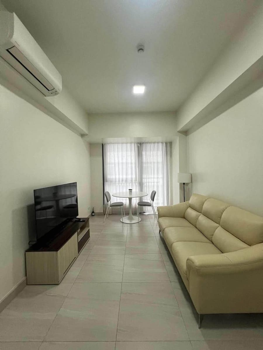 🏡 FOR RENT | 1BR UNIT WITH BALCONY IN MIDPARK TOWERS ‼️ - photo 1