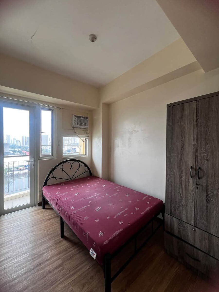 FOR RENT: 2-Bedroom Condo Near MOA - photo 1