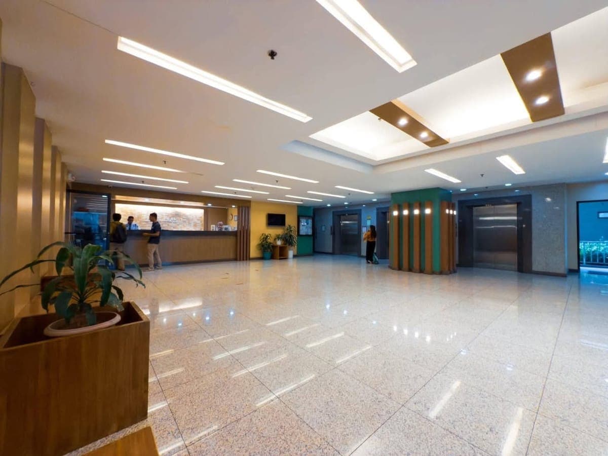 FOR RENT Php17,000 per month - photo 1