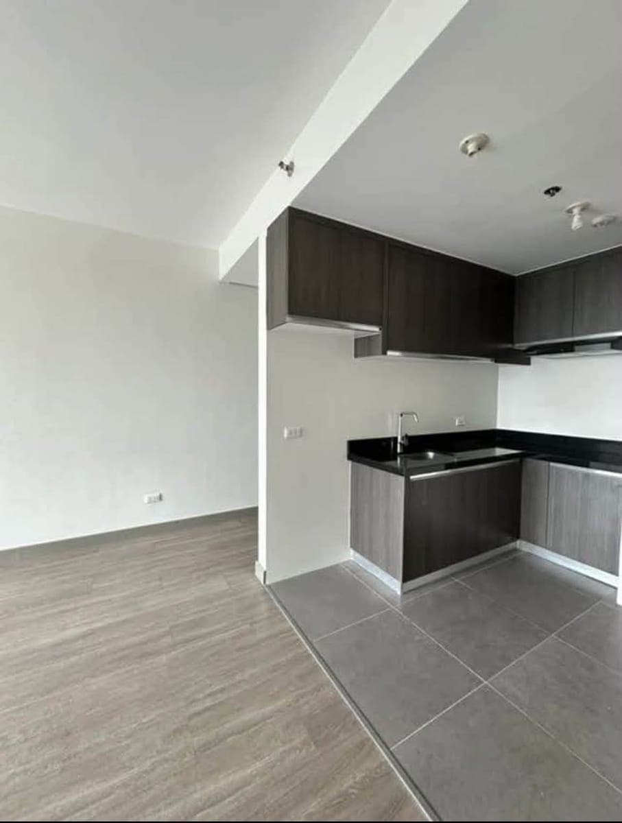 Newly turnover 2BR with parking For Rent: - photo 1