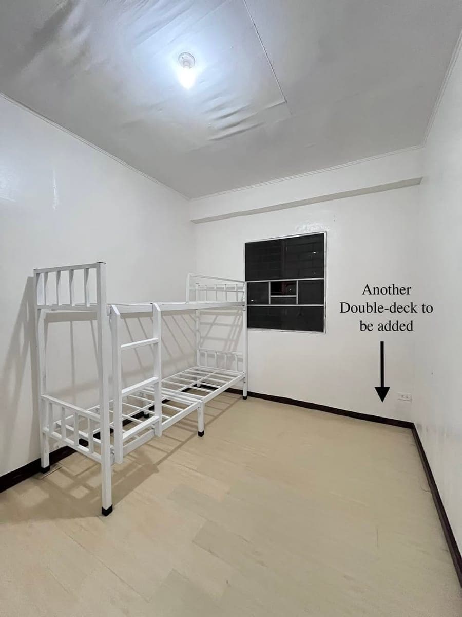# **LOOKING FOR: FEMALE BEDSPACERS** - photo 1