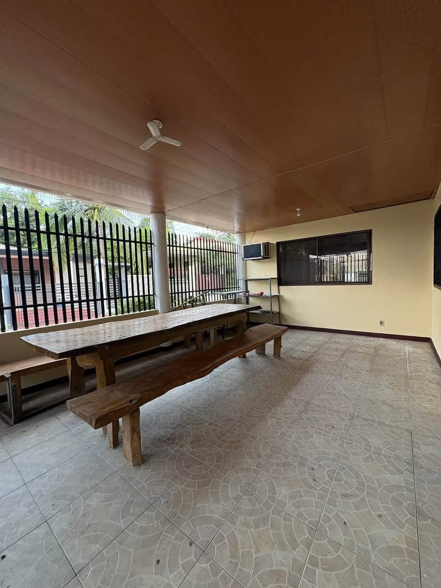 HOUSE FOR RENT! - photo 1