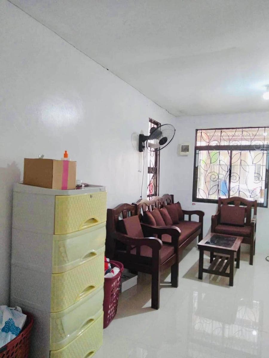 With Tindahan House for Rent - photo 1