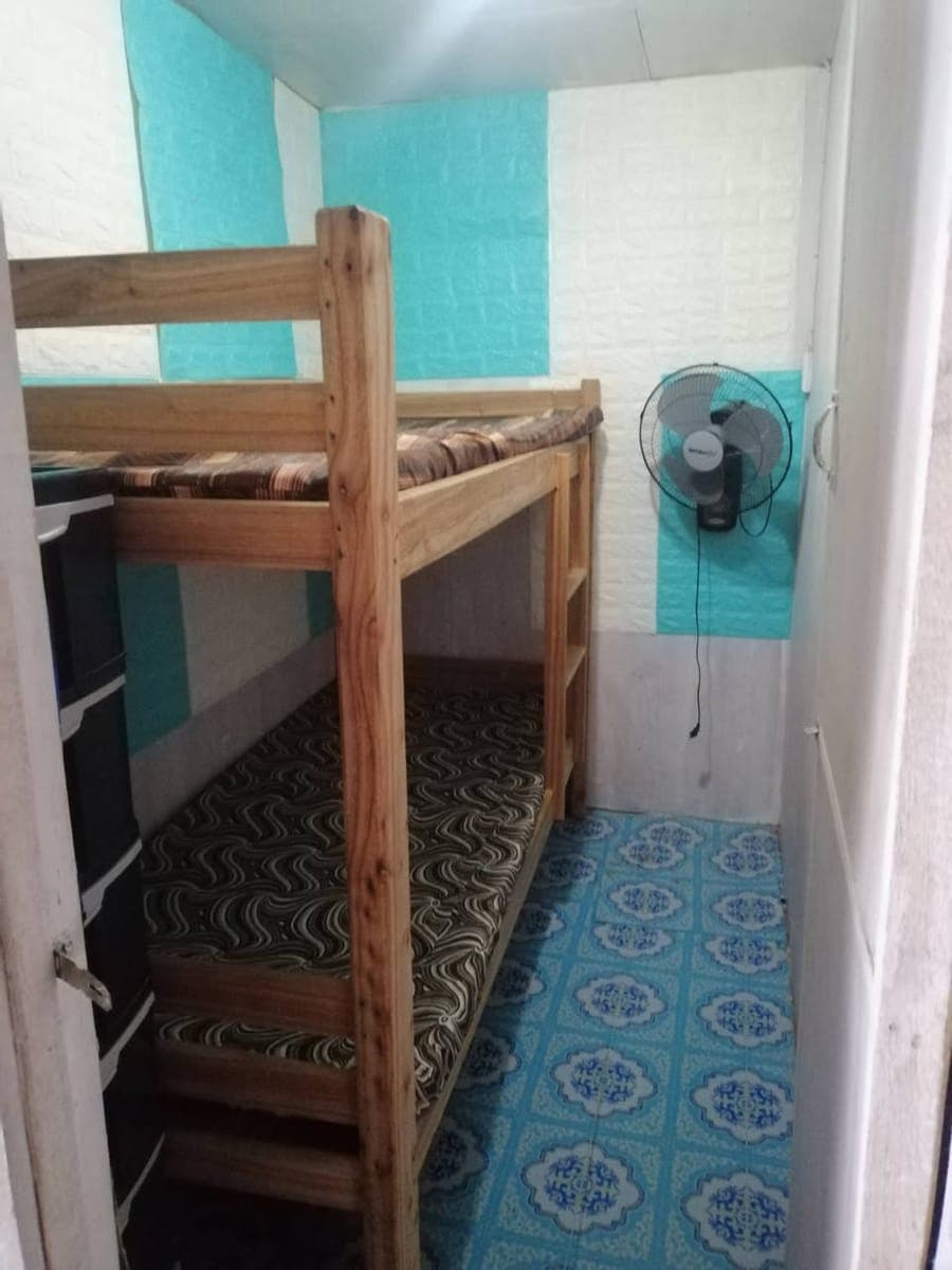 FREE LIGHT, WATER, & INTERNET FOR FEMALES ONLY - photo 1