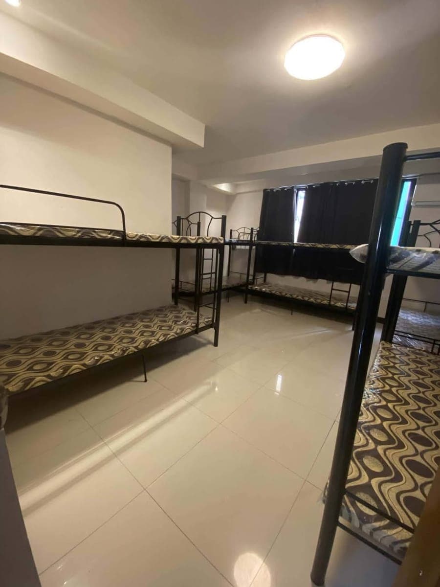 Available Bedspace 3k all in. - photo 1