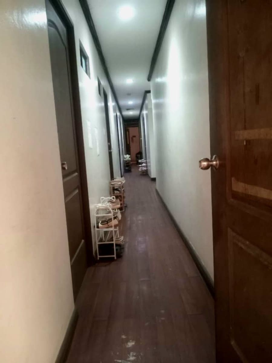 9.5k – Makati studio type room w/ own bathroom and aircon. - photo 1