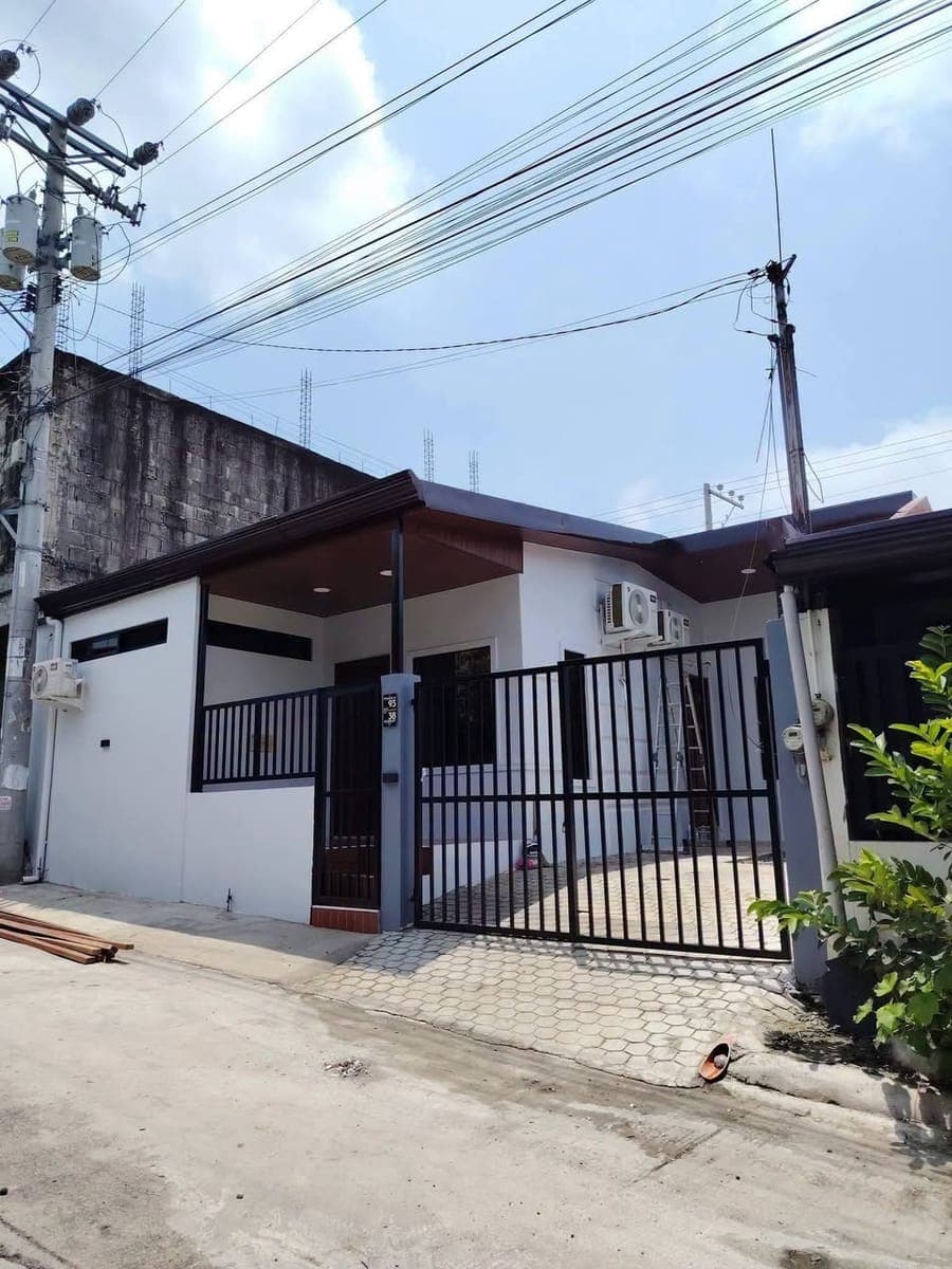 🏠NEWLY RENOVATED HOUSE FOR RENT IN INDANGAN ❗ - photo 1