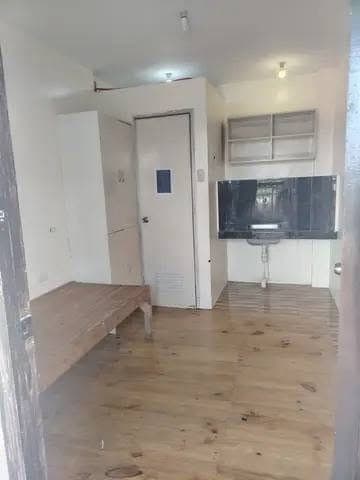 Room rent aircon for 2 person any gender own cr at sink. Motor only no carpark. No flood upper area - photo 1