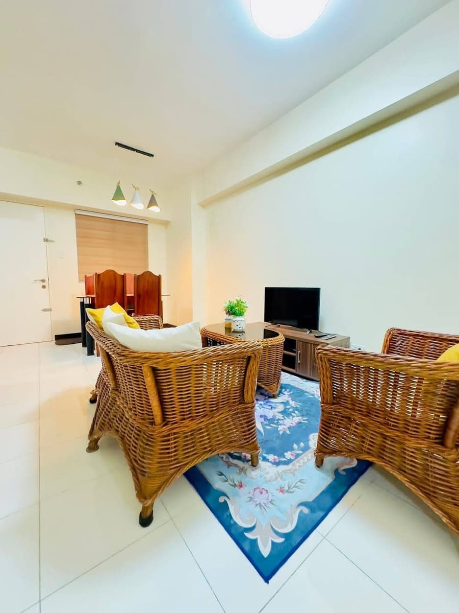 FOR RENT: 2 BR Unit Fully Furnished. High rise floor. Torre De Manila - photo 1