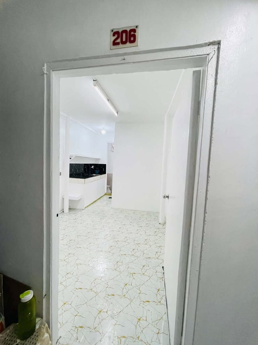 โฑ8,500/month - photo 1