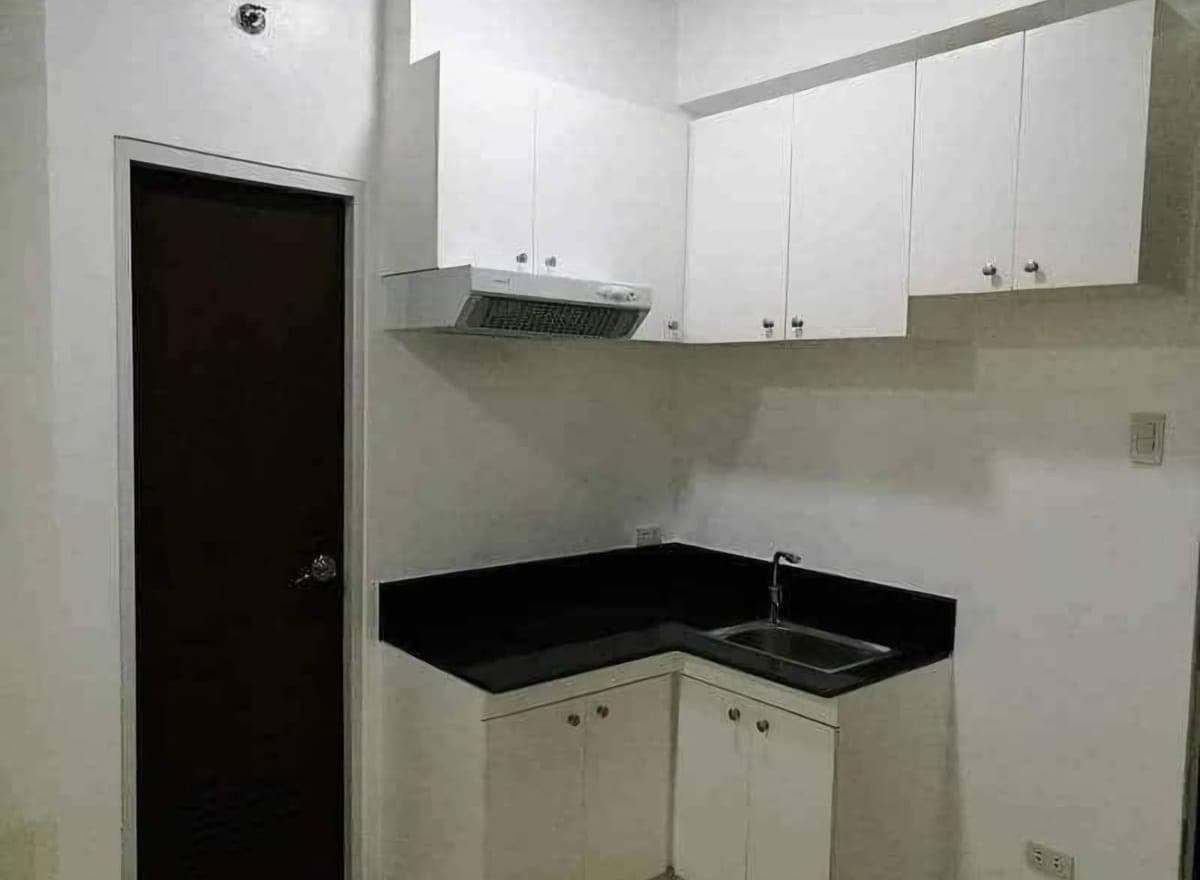NEWLY RENOVATED UNITSπ‘ in Manila β±12,000/month - photo 1