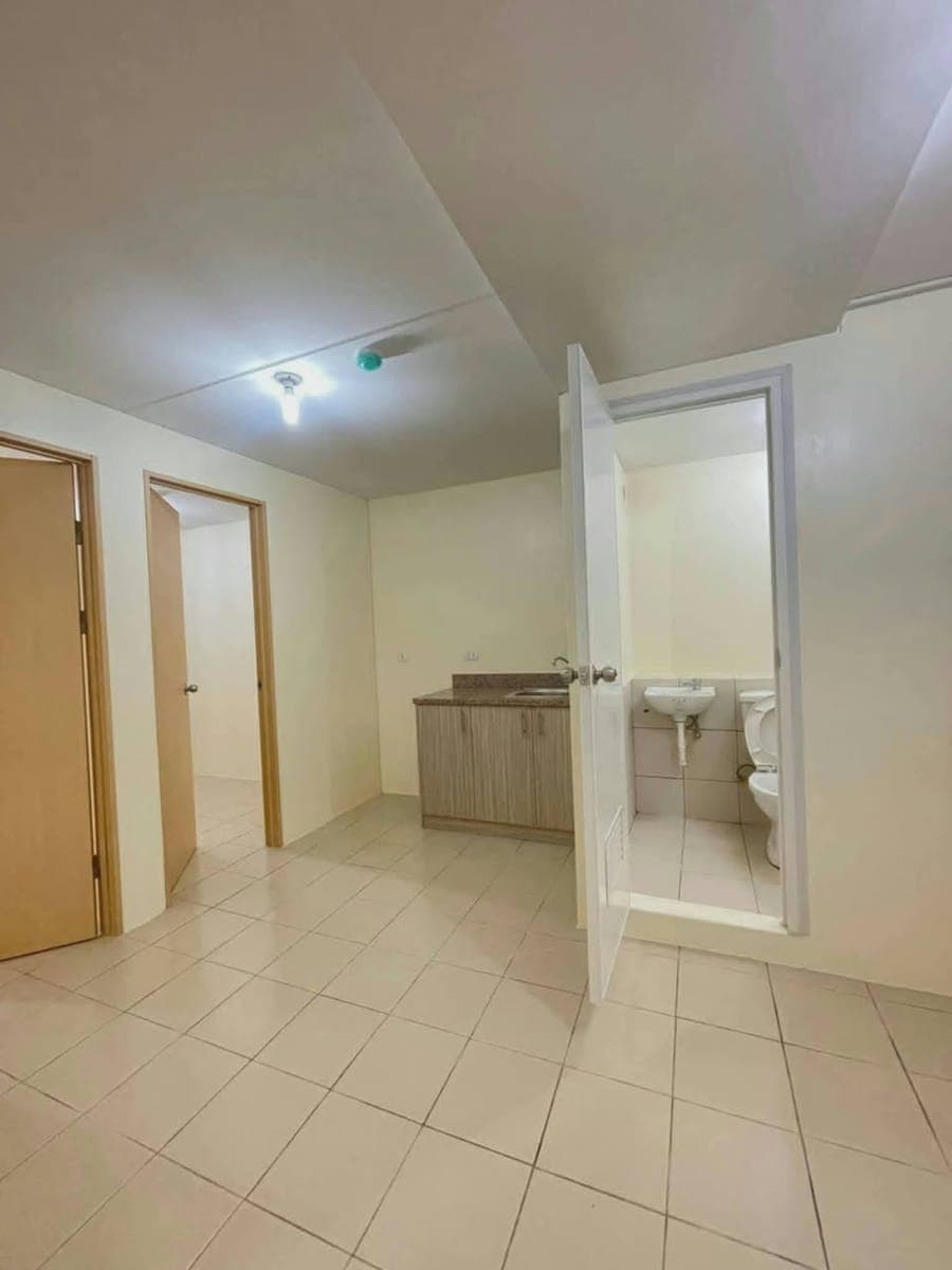 Condo for rent 2bedroom bare unit - photo 1