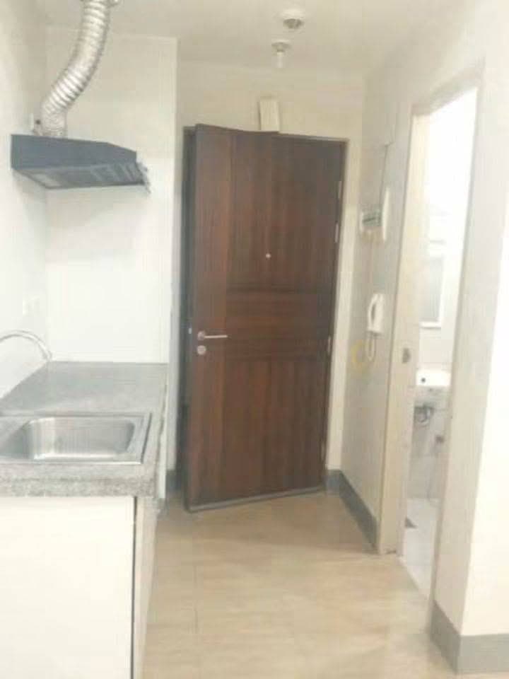 Bare Studio Condo Unit For Rent - photo 1