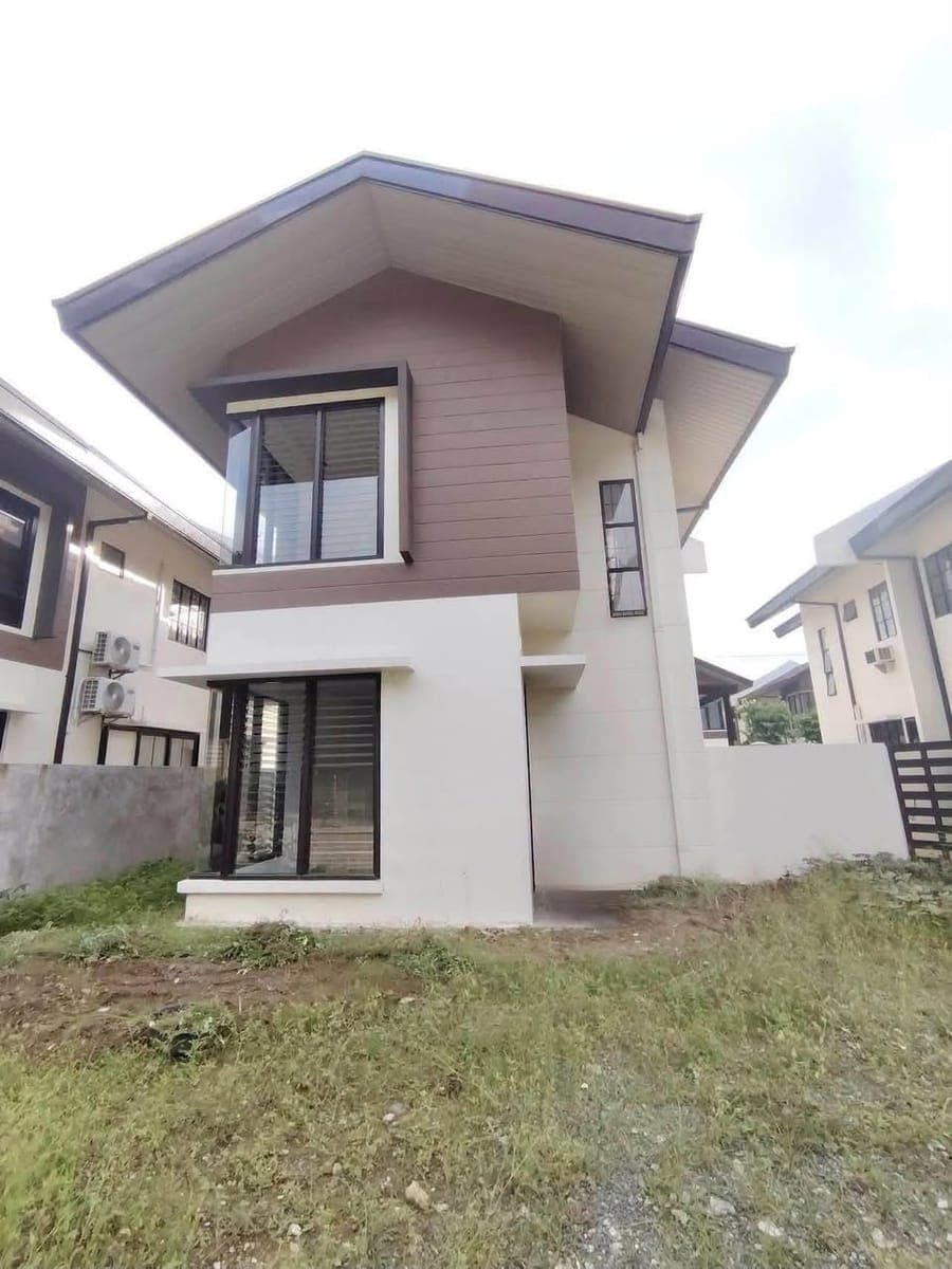 🍁 2 STOREY HOUSE FOR RENT 🍁 - photo 1