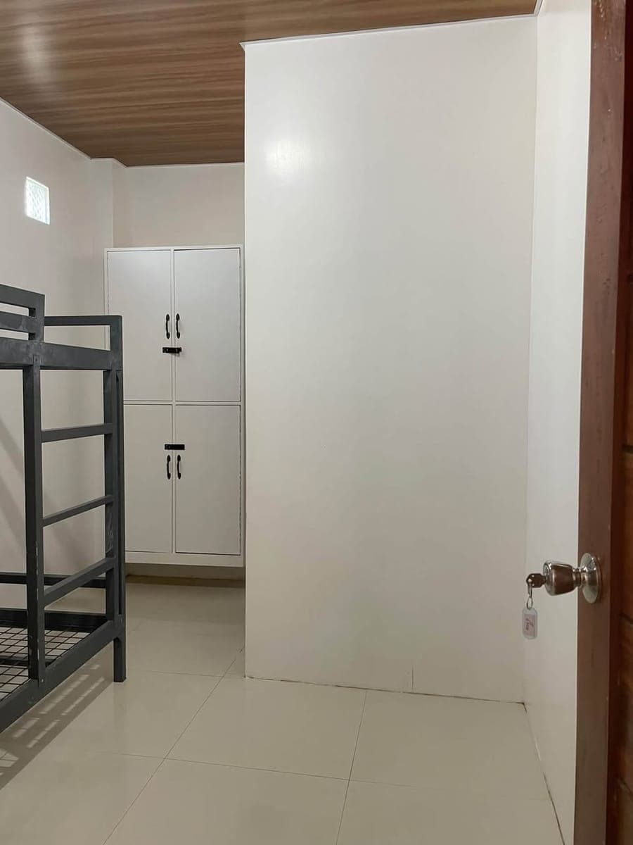 Room for rent with own toilet /bath - photo 1