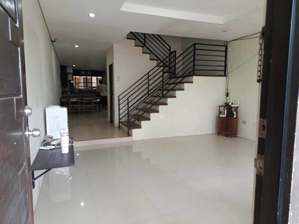 🏡SPACIOUS 4BR TOWNHOUSE FOR RENT IN BAJADA! - photo 1