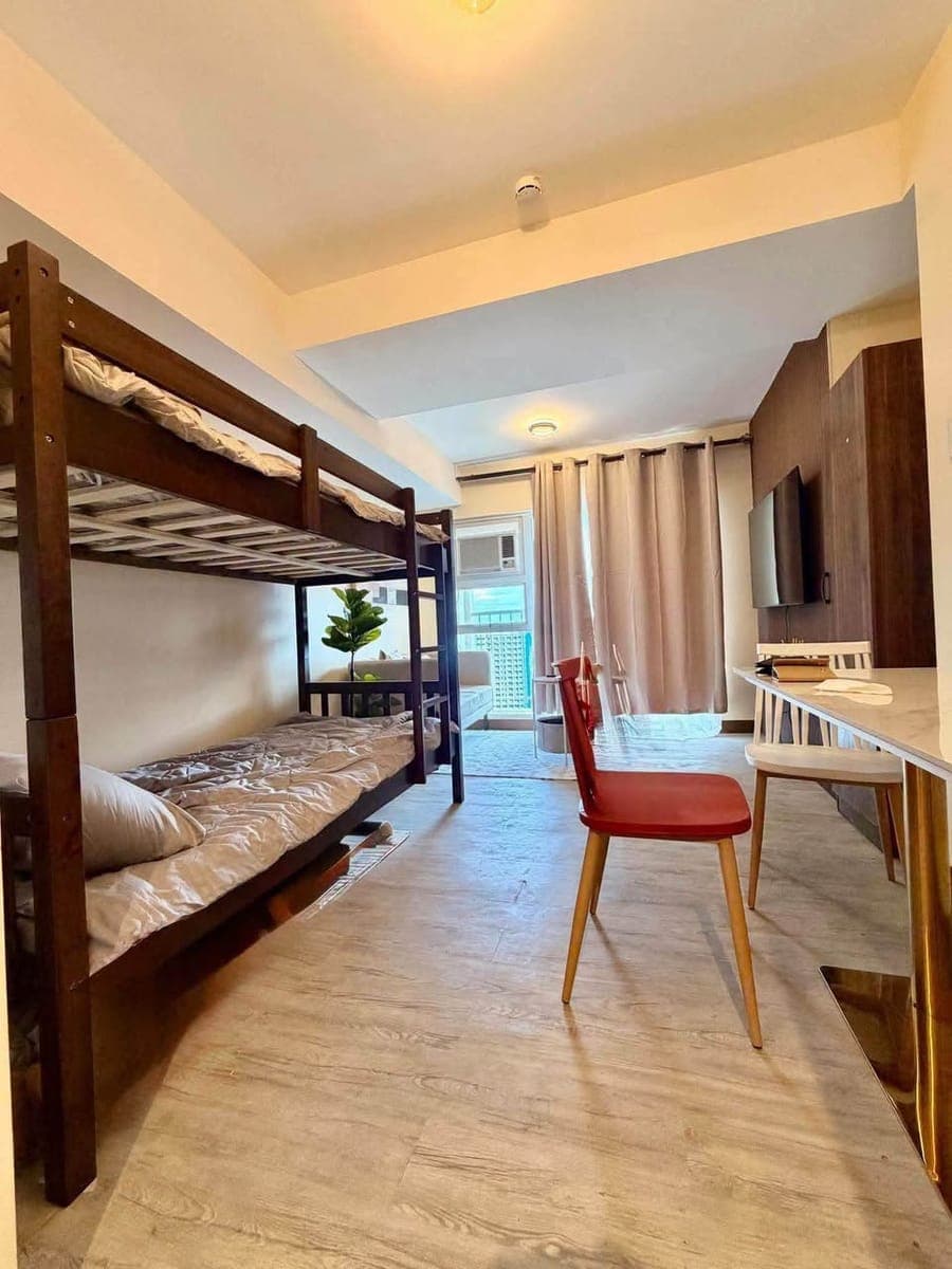 🍁 STUDIO CONDO FOR RENT 🍁 - photo 1