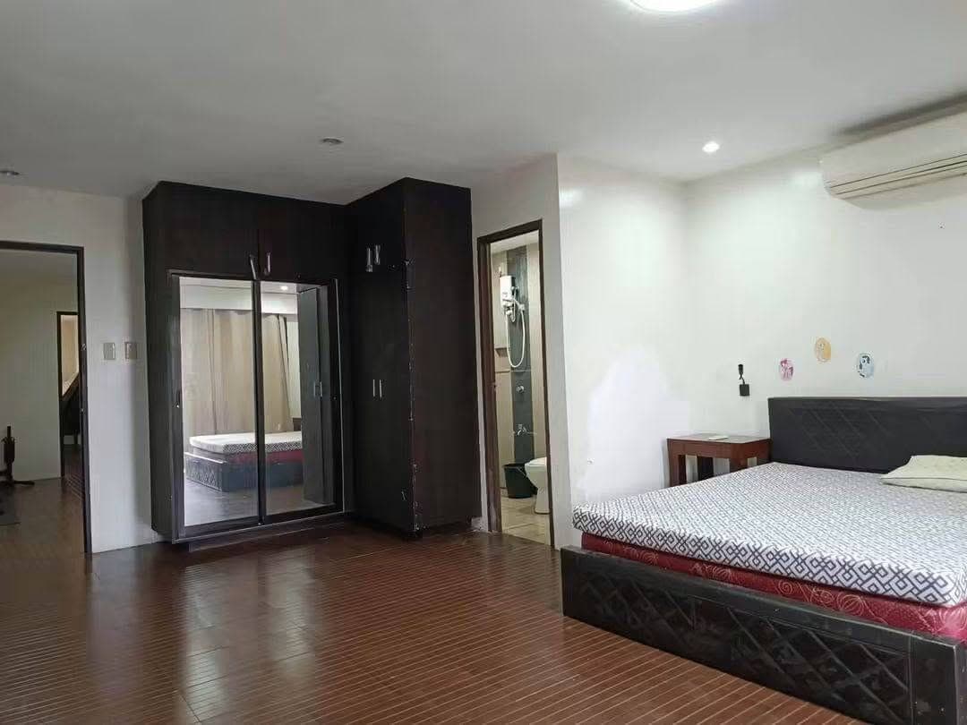 🏡SPACIOUS 4BR TOWNHOUSE FOR RENT IN BAJADA! - photo 1
