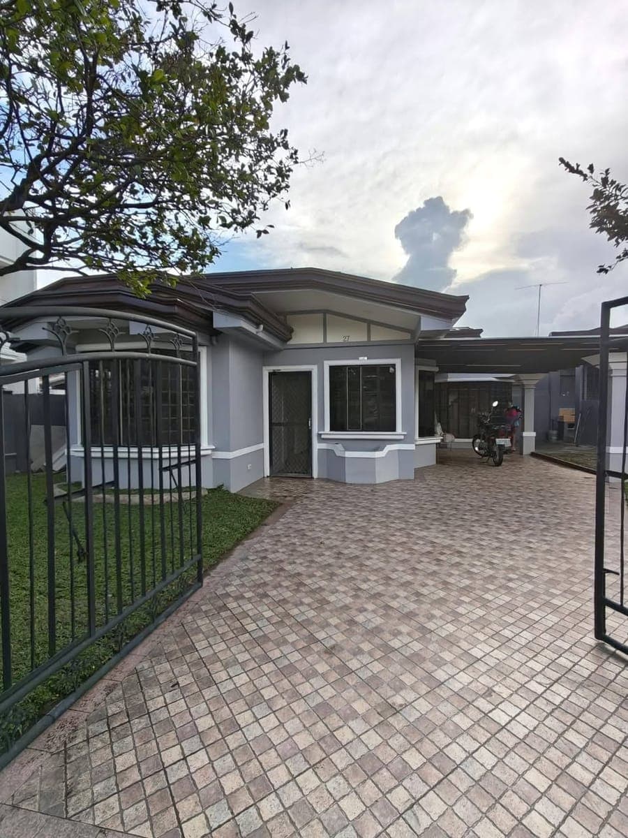HOUSE FOR RENT WITH HUGE LAWN - UNFURNISHED - photo 1