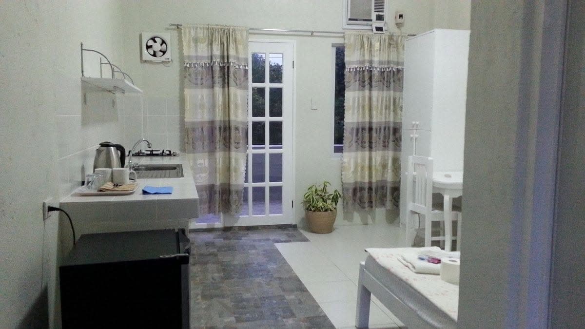 Studio unit with balcony in Bangkal. Walking distance to Ateneo SHS. Semi-furnished. Available from... - photo 1