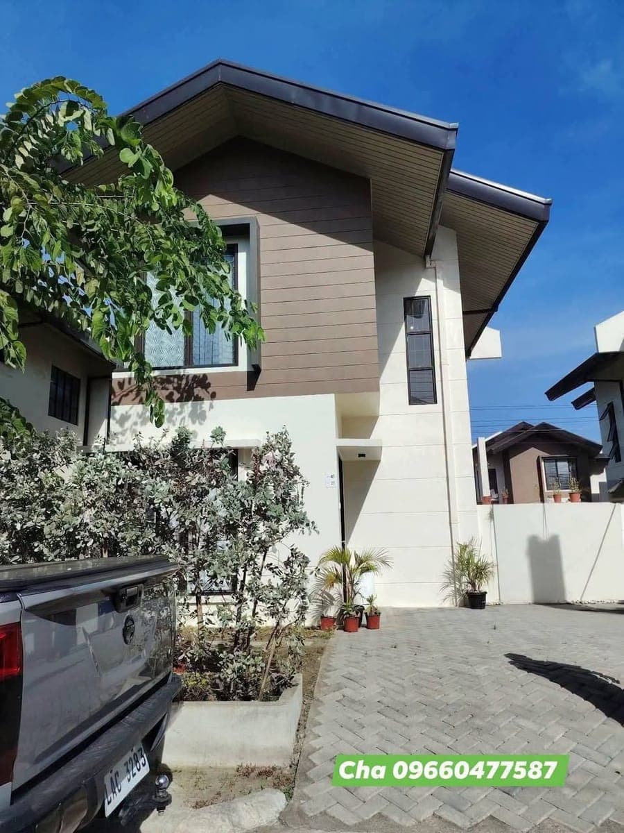 🍁2 STOREY HOUSE FOR RENT 🍁 - photo 1