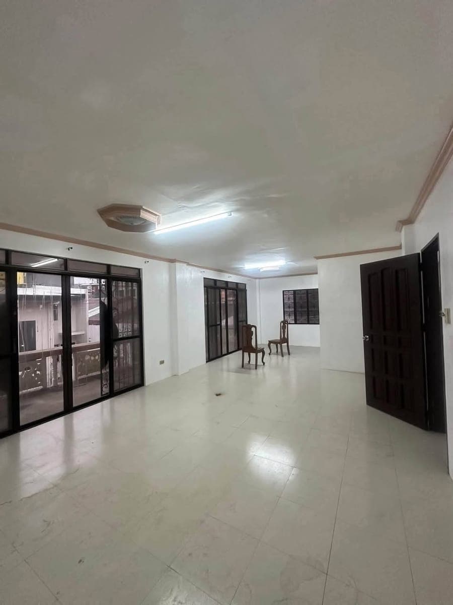🏡 45K ONLY‼️8 ROOMS‼️3-STOREY HOUSE/STAFFHOUSE FOR RENT | BAJADA‼️ - photo 1