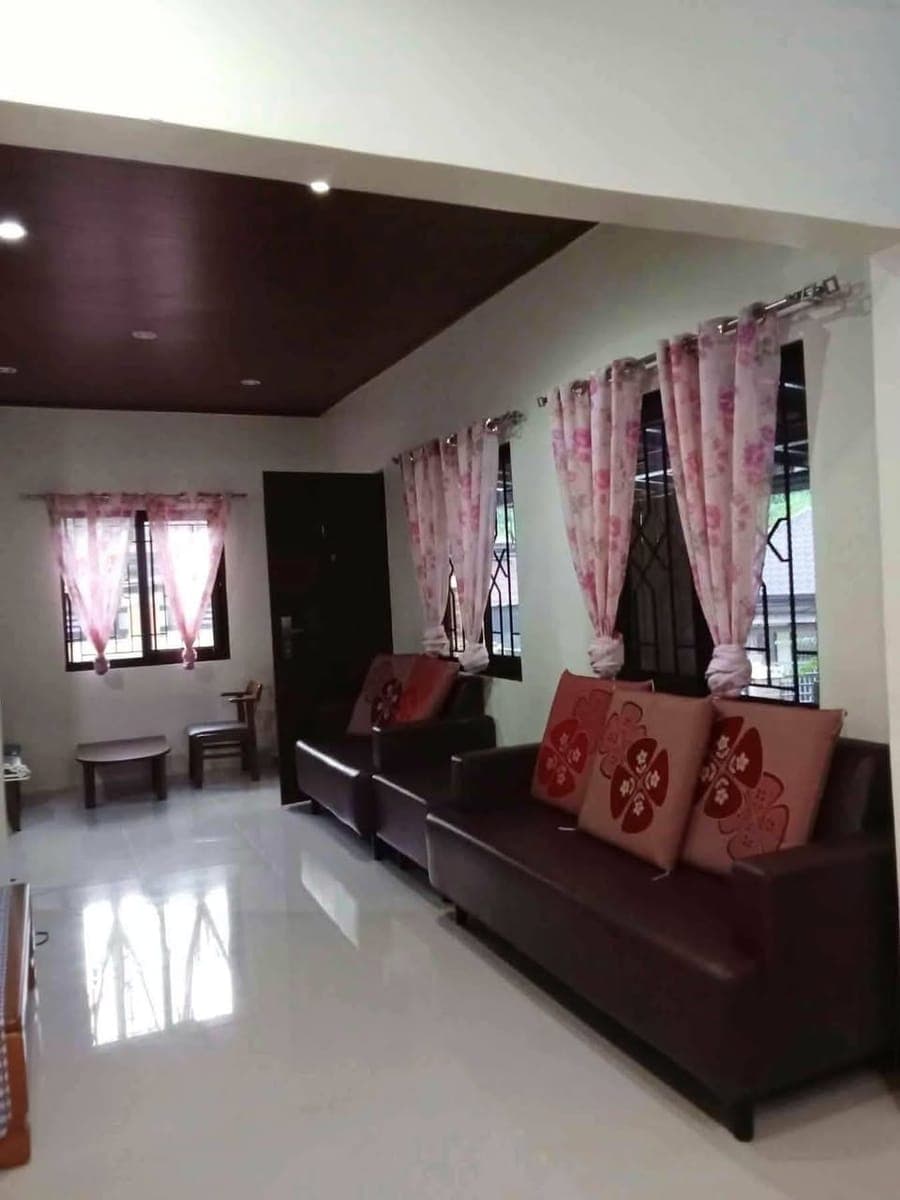 🍁 FULLY FENCED HOUSE — LONG TERM RENTAL 🍁 - photo 1