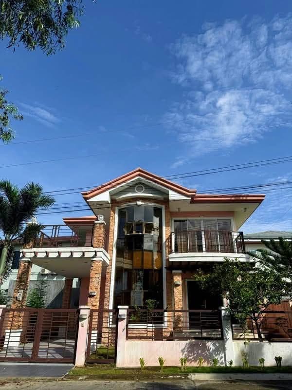 🍁 FULLY FURNISHED 2-STOREY HOUSE FOR RENT 🍁 - photo 1