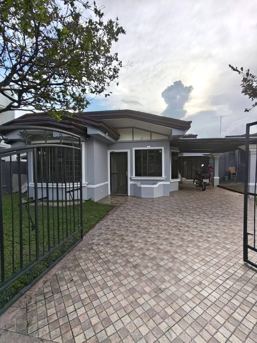 HOUSE FOR RENT WITH HUGE LAWN - UNFURNISHED - photo 1