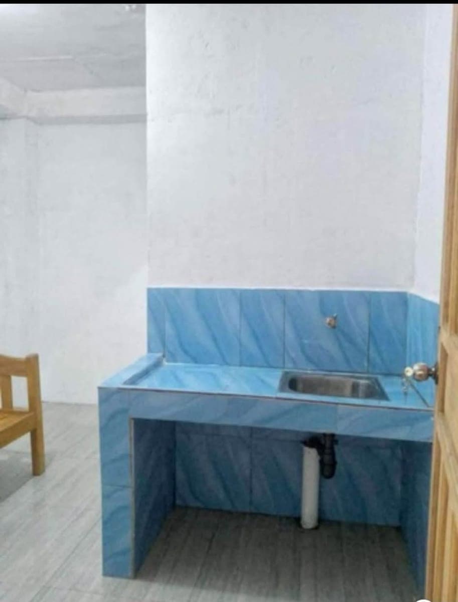 Room 4 rent 4500 1 person 5k 2 person with cr sink tiles hanging cabinet submeter water lonemter ele... - photo 1