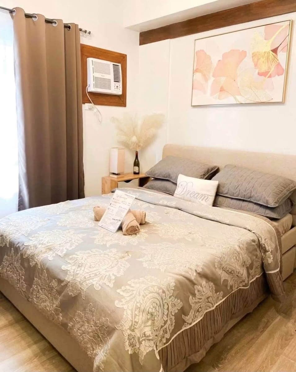 Enjoy city living with a touch of cozy charm and offers perfect blend of comfort and style.๐ค - photo 1